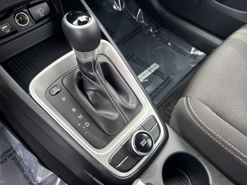 Certified 2024 Hyundai Venue SEL FWD image 21