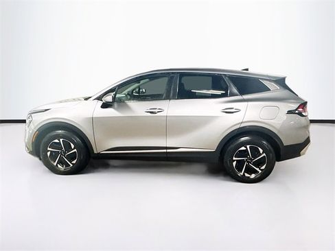 Used 2023 Kia Sportage LX image 4