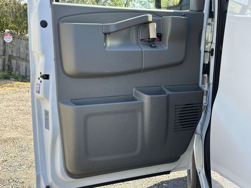 New 2025 Chevrolet Express 2500 Work Van w/ Safety Package image 20