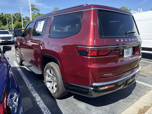 Used 2022 Jeep Wagoneer Series II AWD/4WD image 6
