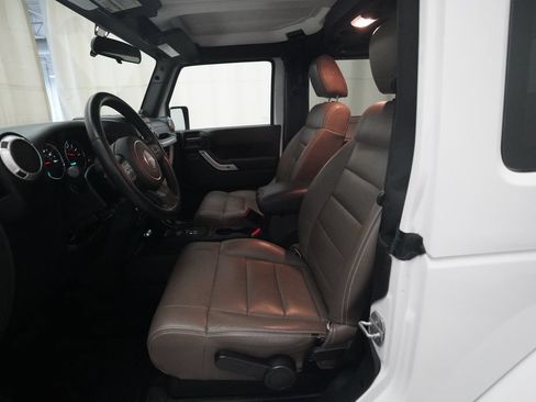 Used 2012 Jeep Wrangler Sahara w/ Connectivity Group AWD/4WD image 7