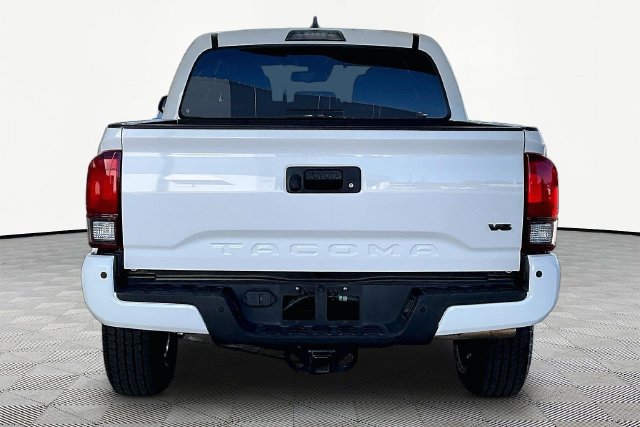 Used 2019 Toyota Tacoma TRD Off-Road w/ Technology Package AWD/4WD image 6
