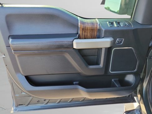 Used 2018 Ford F150 Lariat w/ Equipment Group 502A Luxury AWD/4WD image 18