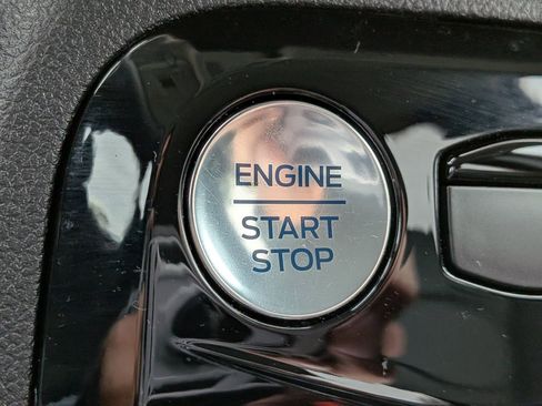 Certified 2025 Ford Escape Platinum image 32