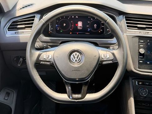 Used 2020 Volkswagen Tiguan SEL FWD image 17