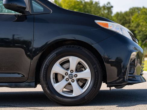 Used 2019 Toyota Sienna LE FWD image 9