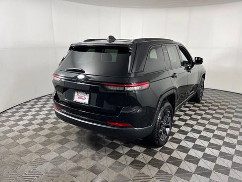 Used 2025 Jeep Grand Cherokee Limited AWD/4WD image 7
