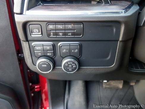 Used 2025 Chevrolet Suburban Premier image 28