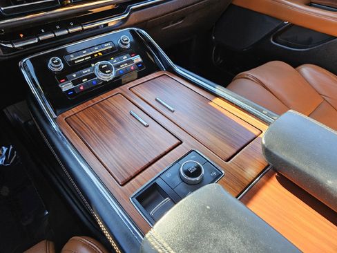 Used 2019 Lincoln Navigator Reserve image 23