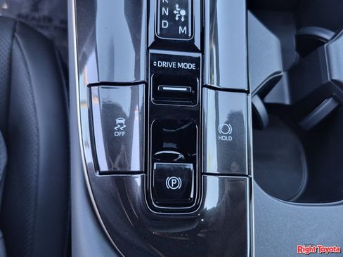 New 2026 Toyota Crown Platinum AWD/4WD image 26