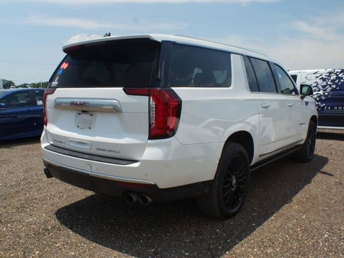Used 2022 GMC Yukon XL Denali RWD image 4