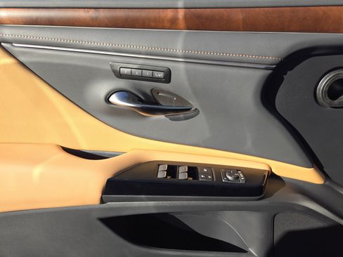 New 2025 Lexus ES 350 w/ Premium Package image 16