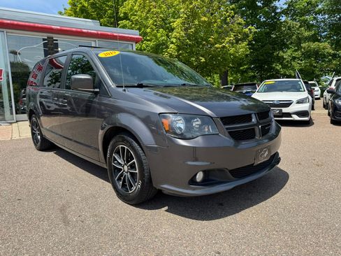 Used 2019 Dodge Grand Caravan GT FWD image 2