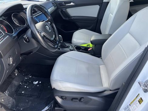 Used 2018 Volkswagen Tiguan SE w/ Panoramic Sunroof Package image 15