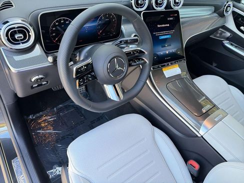 Used 2026 Mercedes-Benz GLC 300 image 4