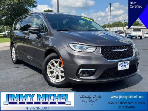 Used 2023 Chrysler Pacifica Touring-L FWD image 1