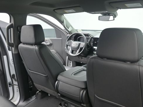 Used 2025 GMC Sierra 1500 SLT image 16