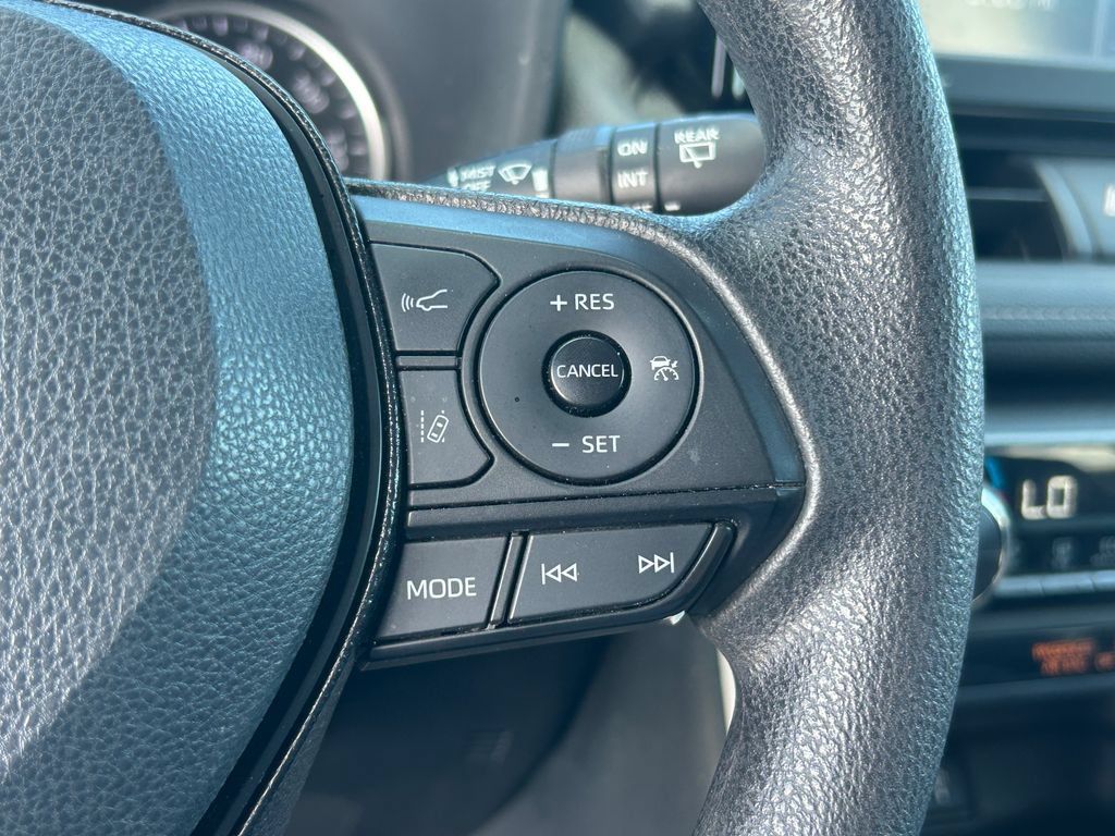 Used 2021 Toyota RAV4 XLE AWD/4WD image 18