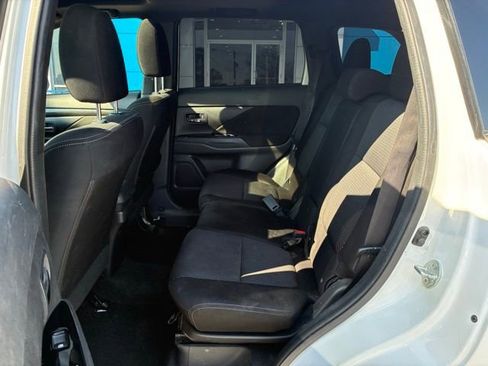 Used 2018 Mitsubishi Outlander LE image 14