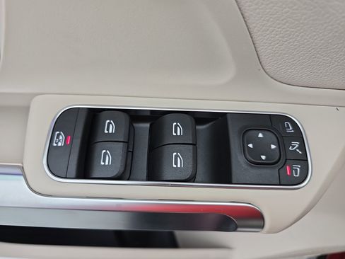 New 2026 Mercedes-Benz GLB 250 image 28