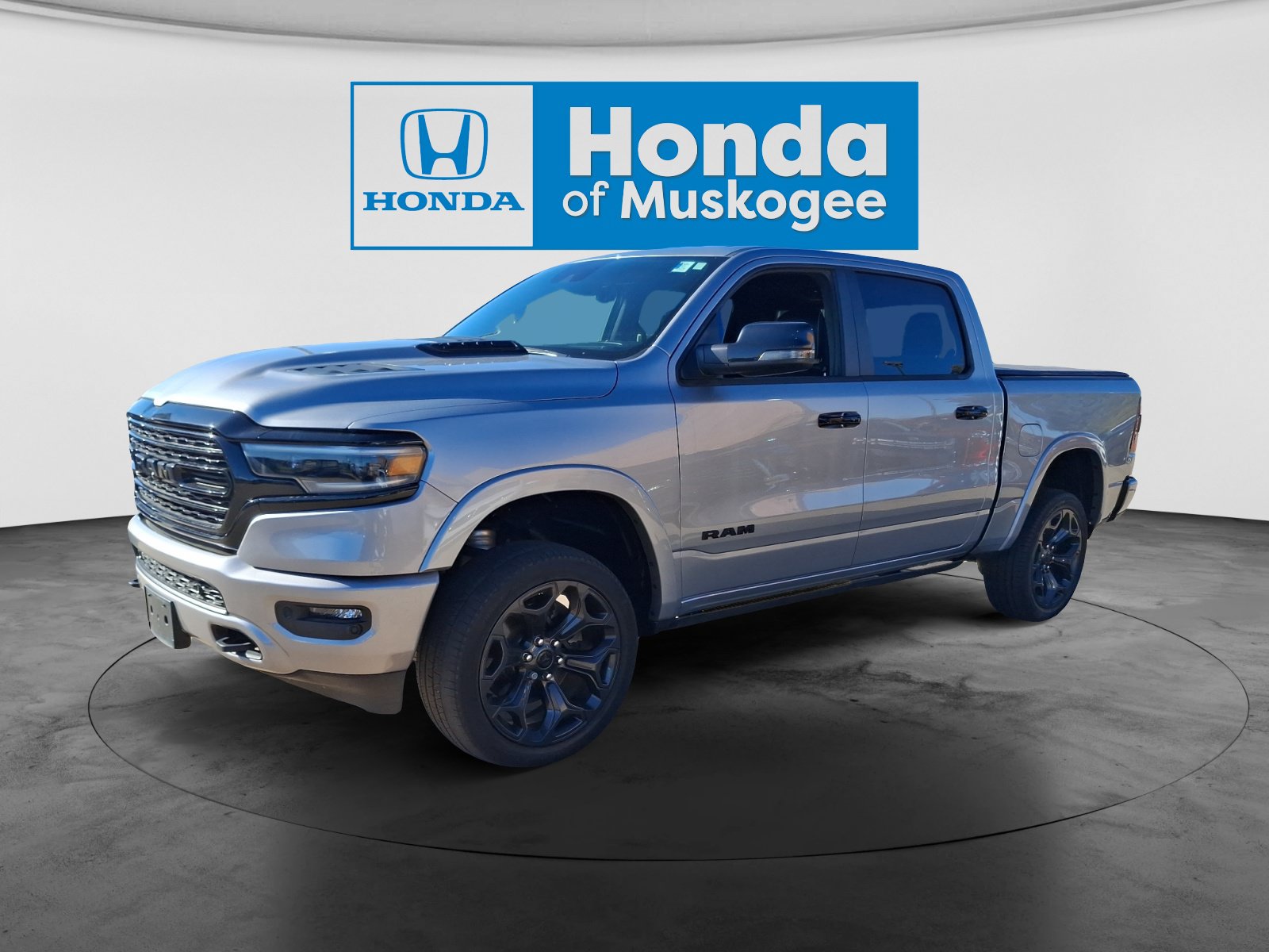 Used 2024 RAM 1500 Limited AWD/4WD image 1