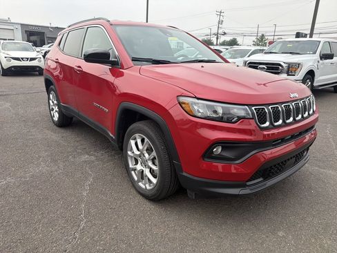 Used 2023 Jeep Compass Latitude AWD/4WD image 7