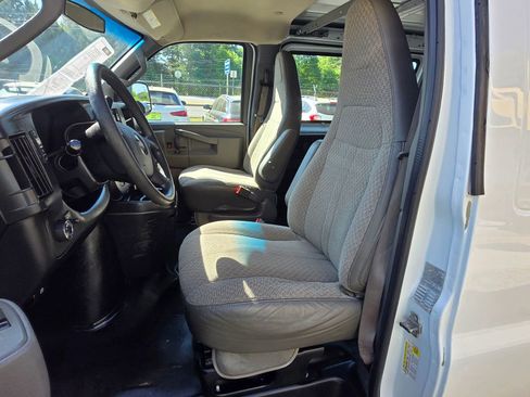 Used 2017 GMC Savana 2500 image 8