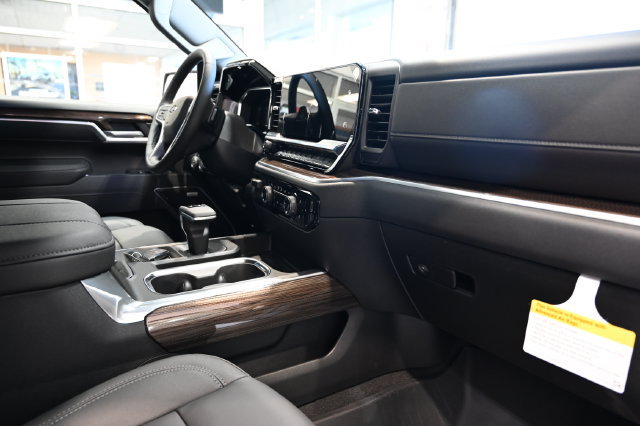 New 2026 Chevrolet Silverado 1500 RST w/ Redline Edition AWD/4WD image 16