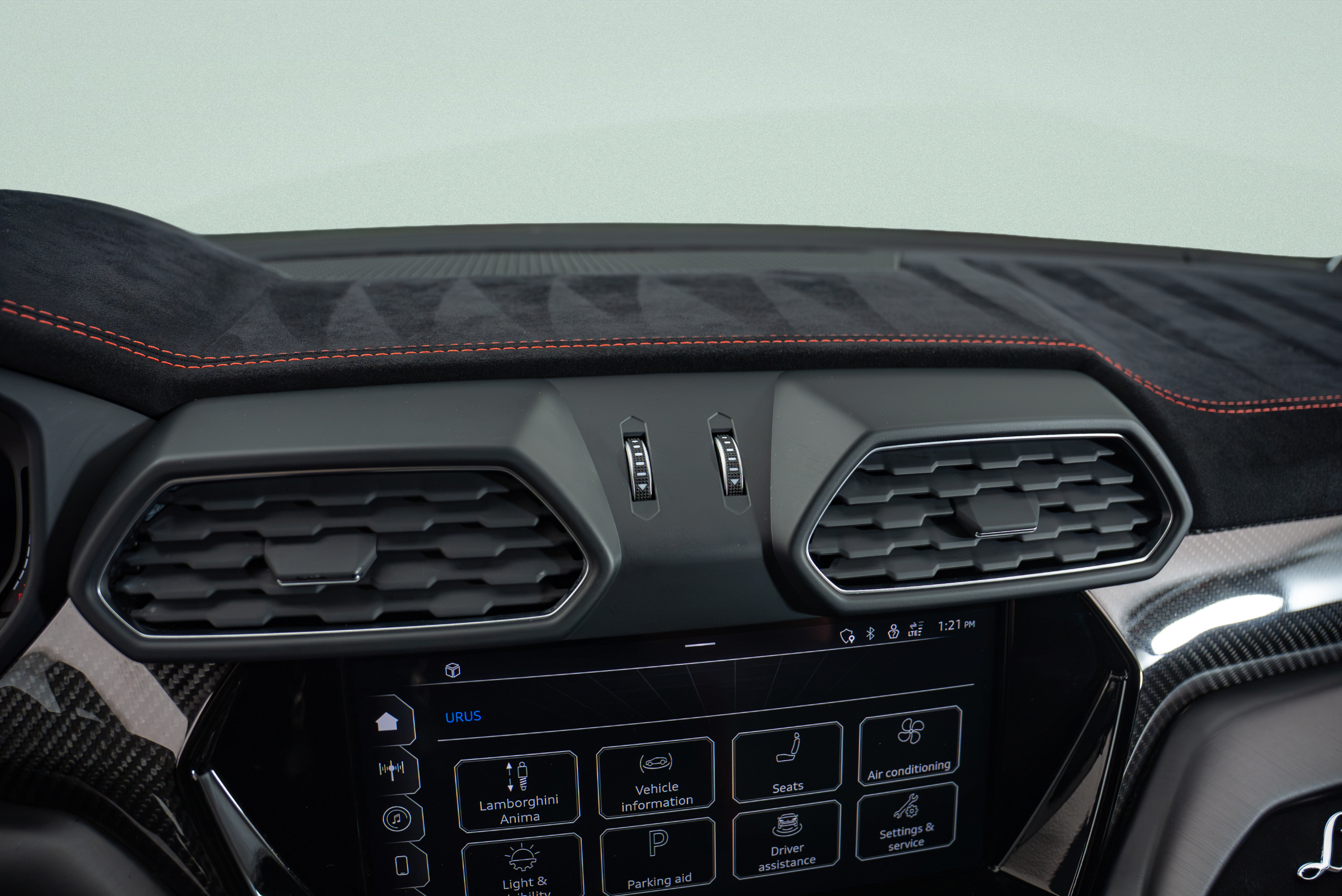 Used 2023 Lamborghini Urus Performante AWD/4WD image 16