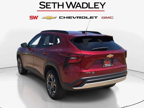 Used 2025 Chevrolet Trax LT w/ LT Convenience Package FWD image 6