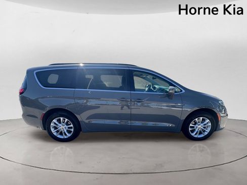 Used 2021 Chrysler Pacifica Touring w/ Cold Weather Group AWD/4WD image 3