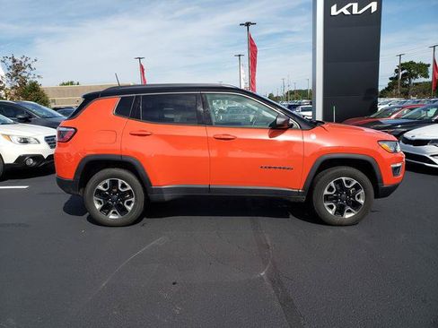 Used 2017 Jeep Compass Trailhawk w/ Leather Interior Group AWD/4WD image 2