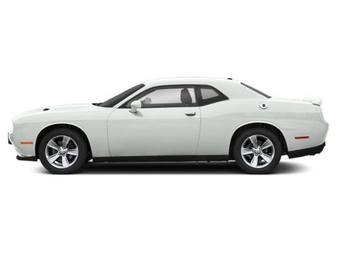 Used 2019 Dodge Challenger SXT RWD image 3
