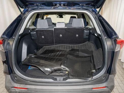 Used 2021 Toyota RAV4 XLE image 6