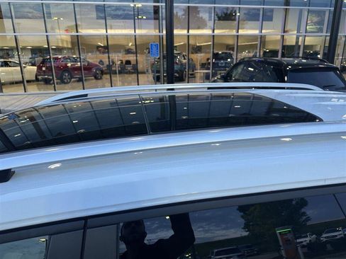 Used 2018 Volkswagen Atlas SEL FWD image 2