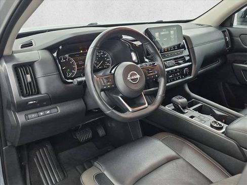 Used 2024 Nissan Pathfinder SL AWD/4WD image 10