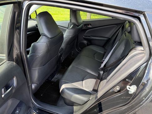 Used 2017 Toyota Prius Four Touring image 13