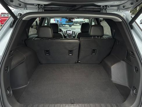 Used 2023 Chevrolet Equinox Premier image 12