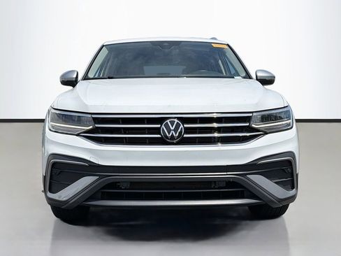 Used 2024 Volkswagen Tiguan SE FWD image 3