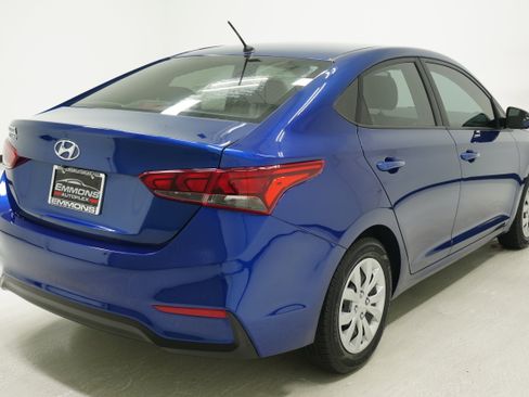 Used 2022 Hyundai Accent SE w/ Cargo Package FWD image 2