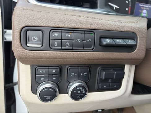 Used 2021 GMC Yukon XL Denali w/ Denali Ultimate Package AWD/4WD image 5