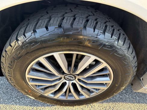 Used 2023 Nissan Armada SL w/ Captain's Chairs Package image 12