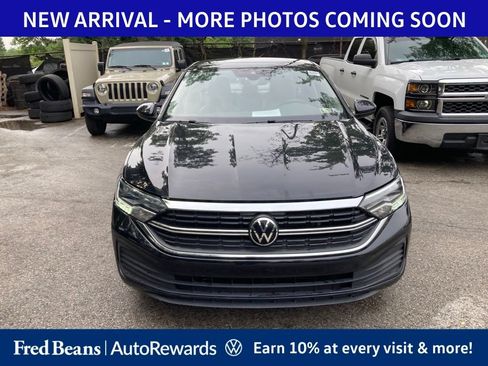 Used 2023 Volkswagen Jetta SE FWD image 2