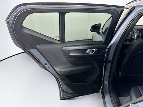 Used 2023 Volvo XC40 B4 Plus FWD image 26