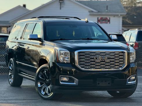 Used 2019 GMC Yukon XL Denali w/ Denali Ultimate Package image 2