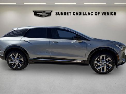 New 2026 Cadillac Optiq Luxury 2 image 2