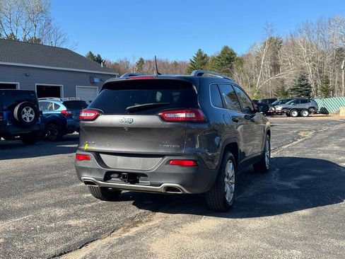 Used 2017 Jeep Cherokee Limited w/ Luxury Group AWD/4WD image 5