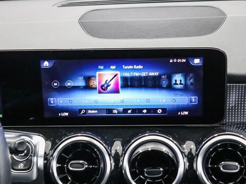 Used 2022 Mercedes-Benz GLB 250 4MATIC image 14
