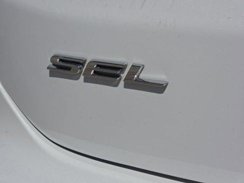 Certified 2024 Ford Edge SEL w/ Convenience Package AWD/4WD image 7