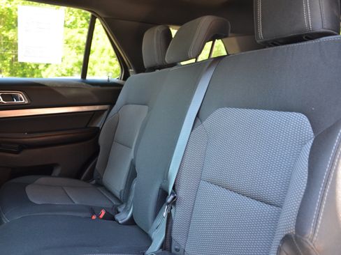 Used 2018 Ford Explorer XLT w/ Equipment Group 201A AWD/4WD image 40